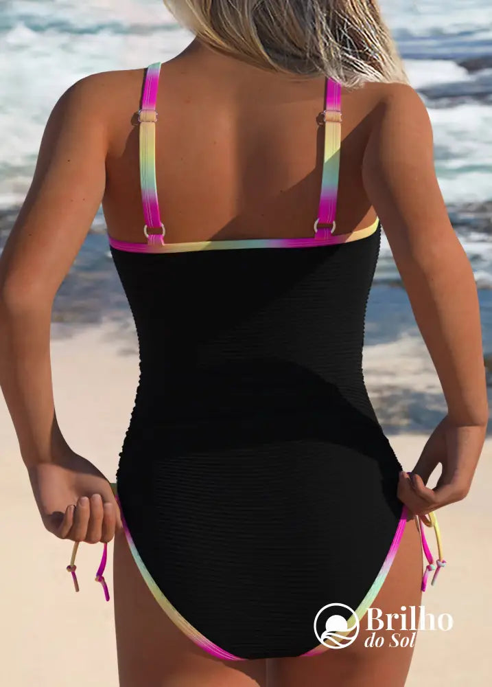Maiô Com Babado E Detalhes Neon Em Estilo Moderno Maiô Com Babado E Detalhes Neon Em Estilo Moderno