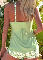Tankini Floral Com Babados No Decote E Short Confortável Tankini Floral Com Babados No Decote E Short Confortável