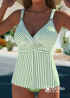 Tankini Listrado Com Decote Transpassado E Argolas Decorativas Tankini Listrado Com Decote Transpassado E Argolas