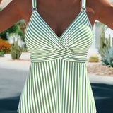 Tankini Listrado Com Decote Transpassado E Argolas Decorativas